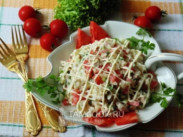 Фото готового блюда: Салат из цветной капусты и отварной курицы