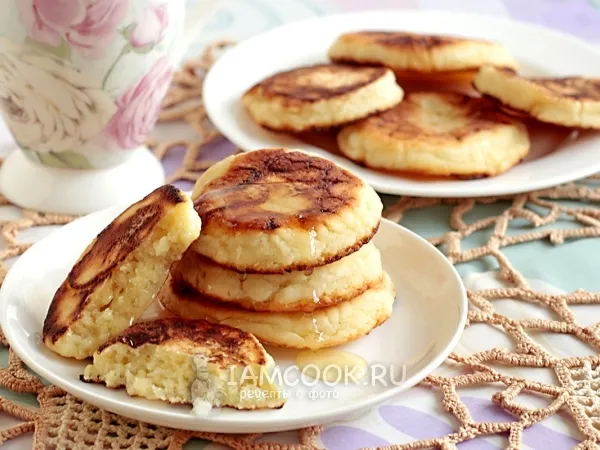 Фото готового блюда: Сырники из творога с манкой