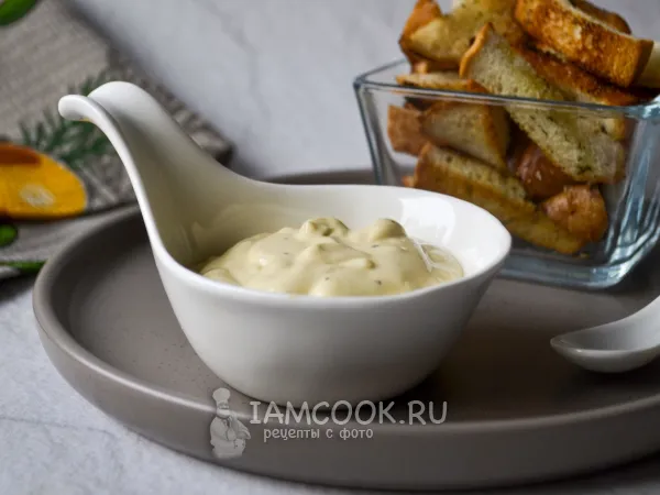 Фото блюда: Чесночный соус для салата «Цезарь»