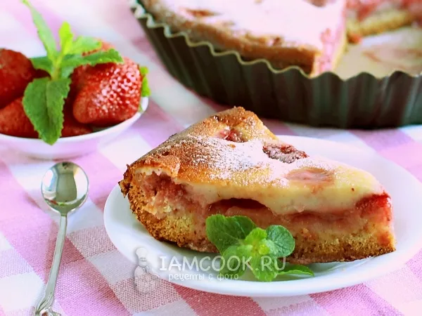 Фото блюда: Пирог с клубникой и сметаной