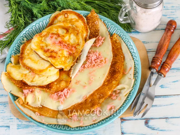 Фото готового блюда: Блины и оладьи с колбасным припеком