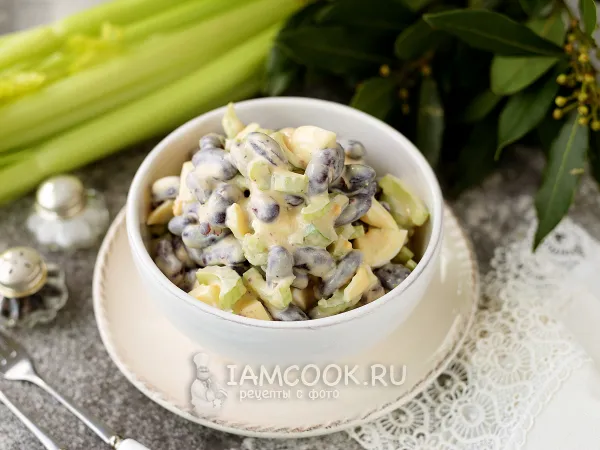 Фото готового блюда: Салат с фасолью и сельдереем