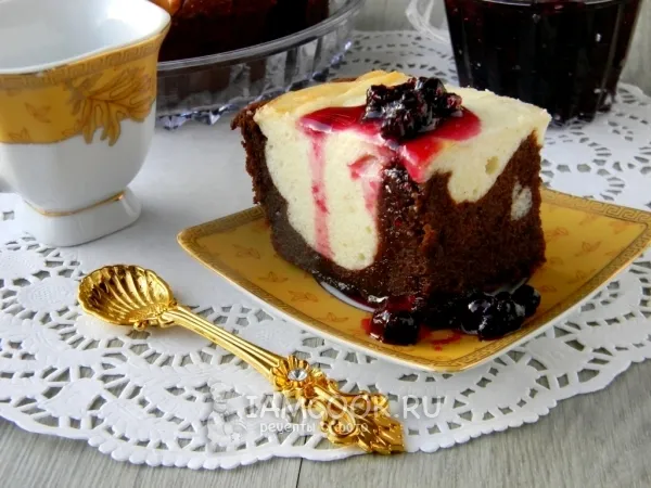 Фото блюда: Двухцветная запеканка с творогом и бананом