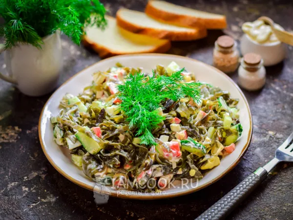 Фото готового блюда: Салат «Лагуна» с крабовыми палочками