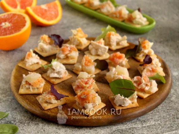 Фото готового блюда: Канапе с курицей, ананасом и апельсином