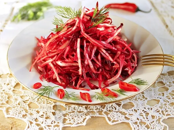 Фото блюда: Салат из капусты со свеклой быстрого приготовления