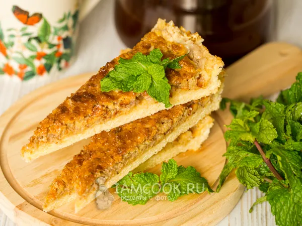 Фото блюда: Пирог с грецкими орехами и сгущенкой