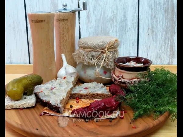 Фото готового блюда: Закуска из сала с чесноком