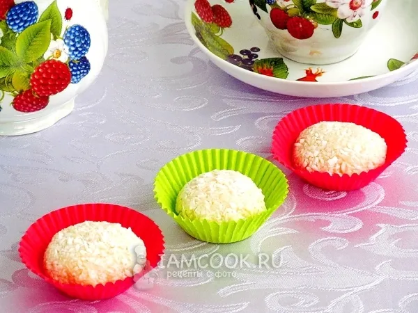 Фото готового блюда: Конфеты «Рафаэлло» в домашних условиях