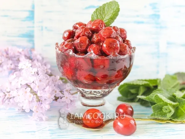 Фото готового блюда: Варенье из вишни с косточкой «Пятиминутка»