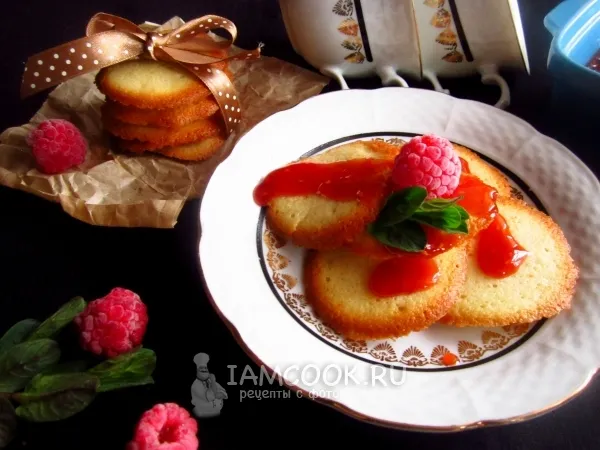 Фото готового блюда: Печенье белковое с малиновым соусом