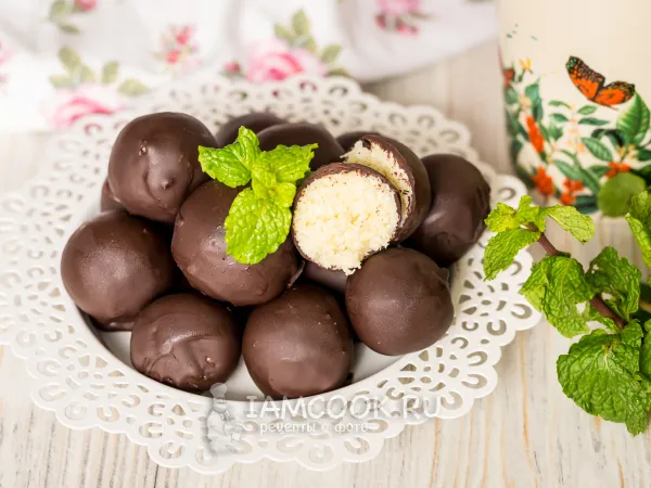 Фото готового блюда: Кокосовые конфеты в шоколаде (со сгущенкой)