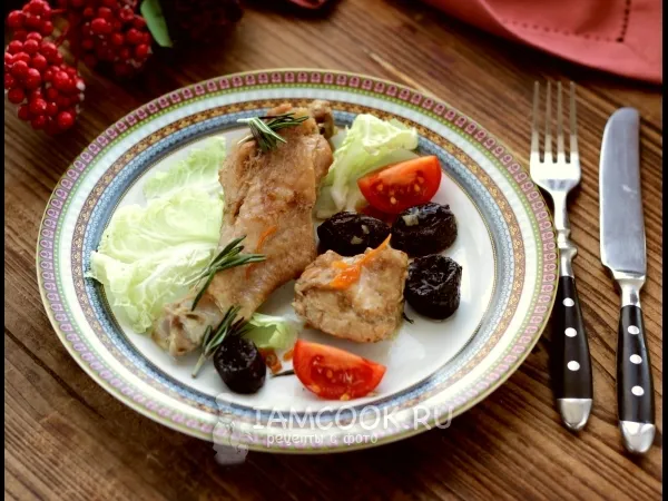 Фото готового блюда: Индейка с черносливом в мультиварке