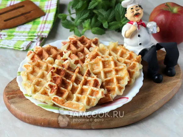 Фото готового блюда: Вафли с творогом и яблоком