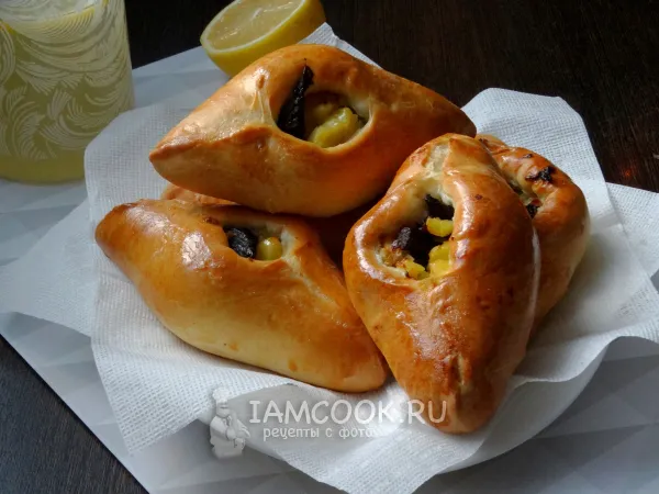 Фото готового блюда: Расстегай с грибами и картошкой