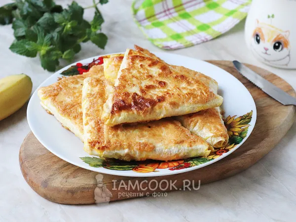 Фото готового блюда: Конвертики из лаваша с творогом и бананом (на сковороде)