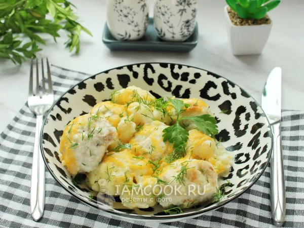 Фото готового блюда: Тефтели с цветной капустой в духовке