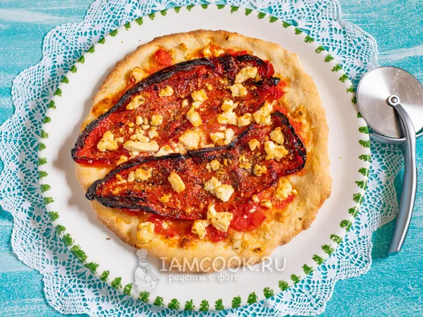 Фото готового блюда: Пицца с помидорами, перцем и сыром