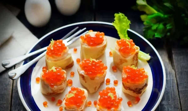 Фото блюда: Блины с красной икрой и сливочным сыром