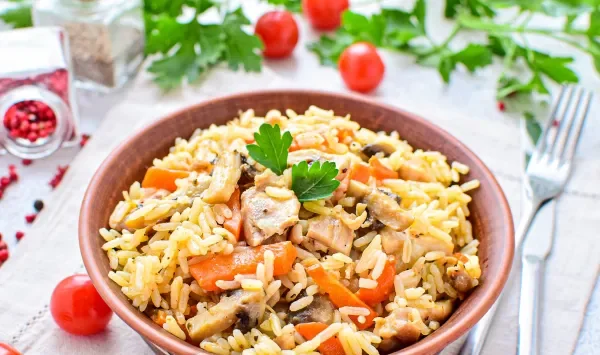 Фото блюда: Плов с курицей и грибами в мультиварке