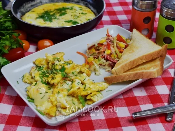 Фото готового блюда: Яичница с сыром