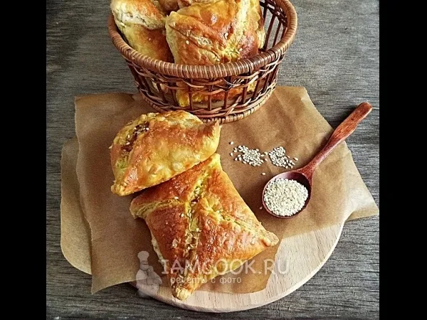 Фото готового блюда: Слоёные пирожки с мясом и грибами