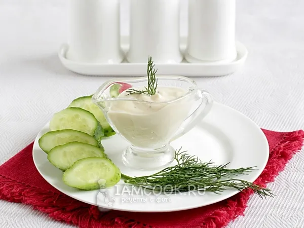 Фото готового блюда: Соус для салата Цезарь на йогурте