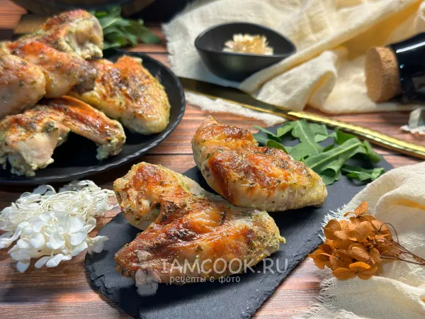 Фото блюда: Куриные крылышки в духовке «в зеленом соусе»