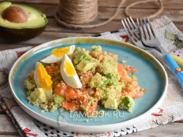 Фото блюда: Салат с семгой, киноа и авокадо