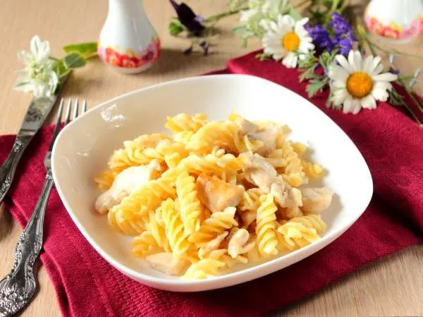 Фото блюда: Макароны с курицей в мультиварке