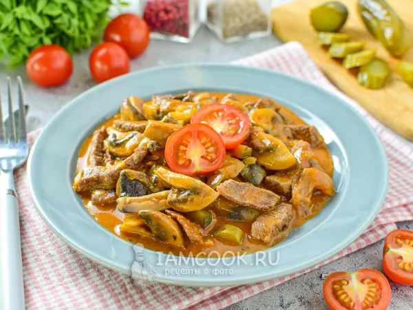 Фото блюда: Говядина с грибами и солеными огурцами