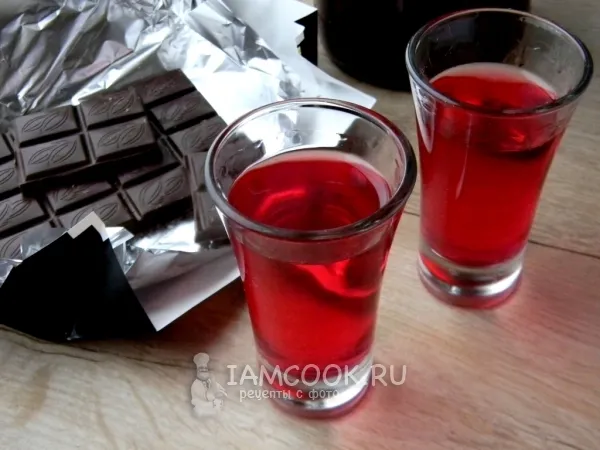 Фото готового блюда: Наливка из черной смородины