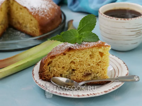 Фото готового блюда: Заливной пирог с ревенем (на кефире)