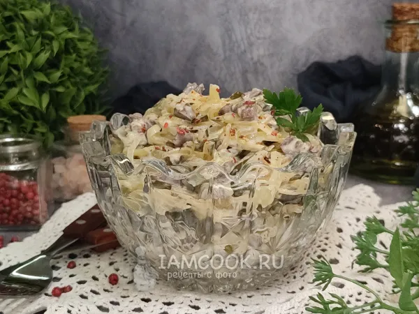 Фото блюда: Салат с куриными сердечками и маринованными огурцами