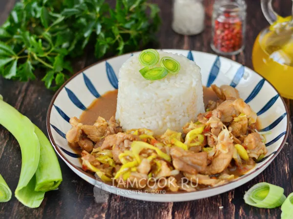 Фото блюда: Мясо с луком-пореем на сковороде