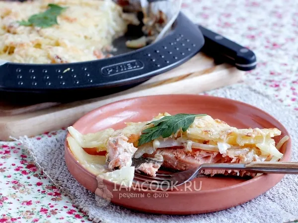 Фото блюда: Горбуша под картофельной шубой