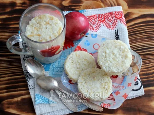 Фото готового блюда: Кекс ПП в кружке с яблоком