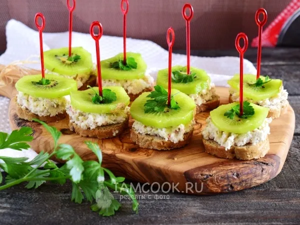 Фото блюда: Бутерброды со сливочным сыром, киви и крабовыми палочками
