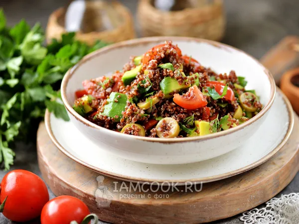 Фото блюда: Теплый салат с киноа и овощами