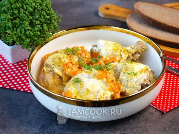 Фото готового блюда: Тушеные куриные бедра в мультиварке