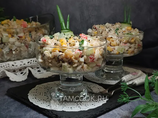 Фото готового блюда: Крабовый салат с мидиями (почти классический рецепт)
