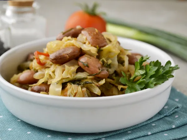 Фото блюда: Тушеная капуста с фасолью в мультиварке