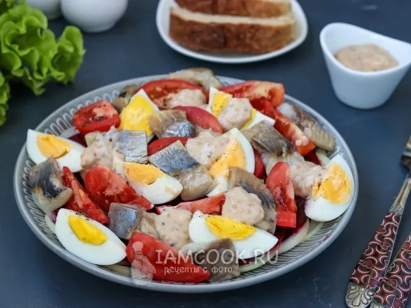 Фото блюда: Салат с сельдью, свеклой и помидорами