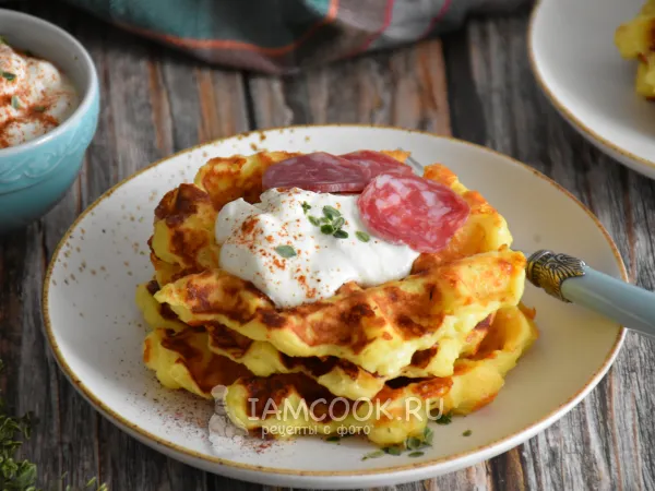 Фото готового блюда: Бельгийские вафли из картофельного пюре в вафельнице