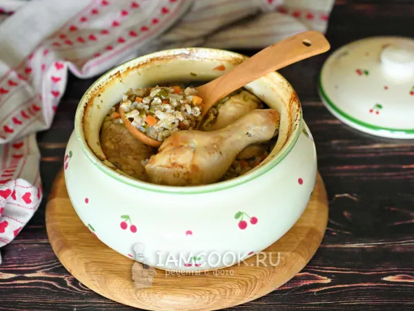 Фото блюда: Перловка с курицей в горшочке в духовке