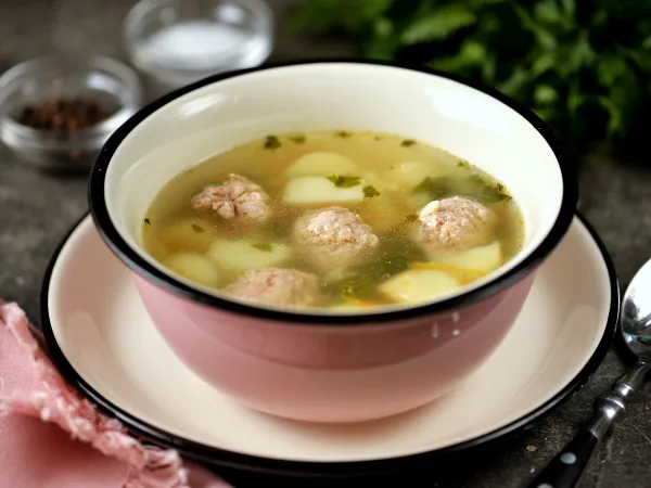 Фото готового блюда: Суп с купатами и картофелем