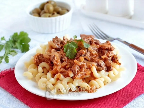 Фото готового блюда: Бефстроганов из говядины с луком и сметаной