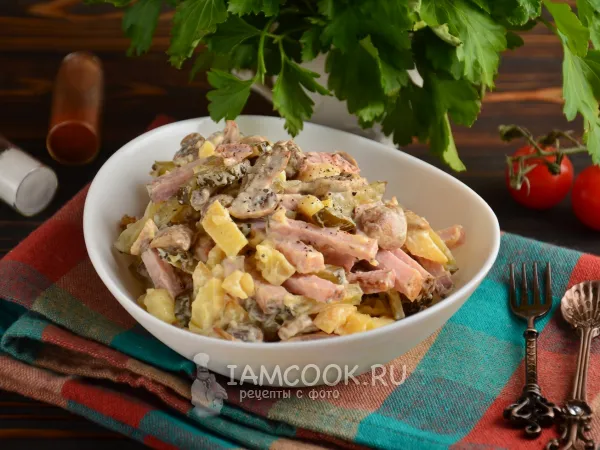 Фото готового блюда: Салат «Охотник» с бужениной