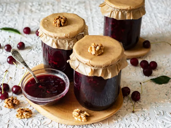 Фото блюда: Вишневое варенье с грецким орехом