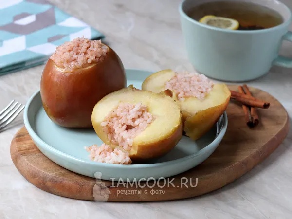 Фото готового блюда: Яблоки, фаршированные рисом, запеченные в духовке